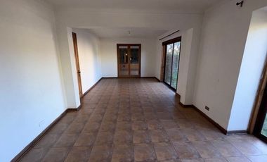 Amplia Casa En Venta De 4 Dorm. En Sector Residencial Rgua.