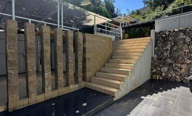 Casa En Venta De 5 Dorm. En Pirque