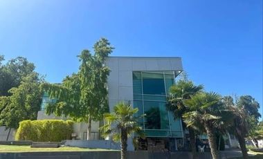 Casa En Venta De 5 Dorm. En Pirque