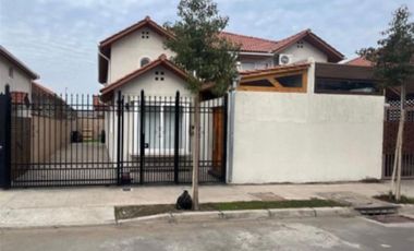 Casa En Venta De 4 Dorm. En Lampa