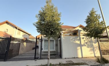 Casa En Venta De 4 Dorm. En Lampa