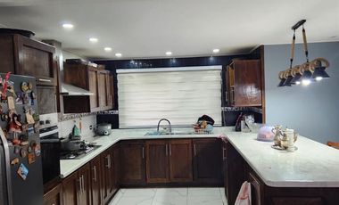 Casa Parcela En Venta De 5 Dorm. En Yerbas Buenas