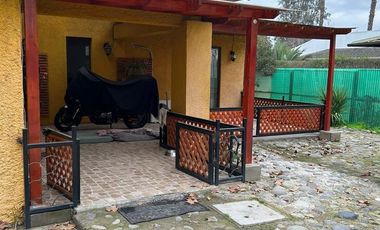 Casa En Venta Oportunidad De 5 Dorm. En Peñaflor