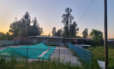 Casa En Venta De 4 Dorm. 2 Baños En Linares