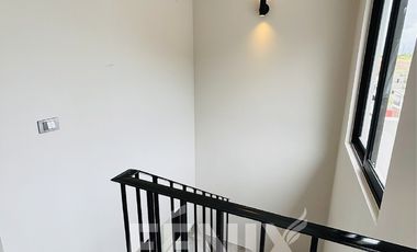 Casa en venta en Fracc. Privado Monte Magno – Diseño moderno en esquina