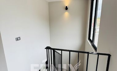 Casa en venta en Fracc. Privado Monte Magno – Diseño moderno en esquina