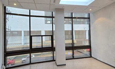 Oficina en renta en Bosques de las Palmas. Excelente para consultorio