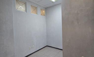 Oficina en renta en Bosques de las Palmas. Excelente para consultorio