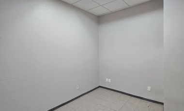 Oficina en renta en Bosques de las Palmas. Excelente para consultorio