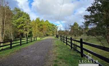 Casa En Venta De 4 Dorm. En Los Lagos
