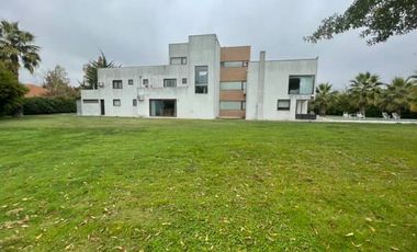 Casa En Venta De 8 Dorm. En Linares