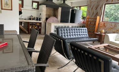 Casa En Venta De 8 Dorm. En Linares