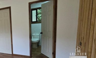 Casa En Venta De 4 Dorm. En Los Lagos