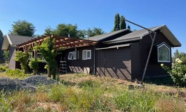 Venta Parcela Con Hermosa Casa De 3 Dorm. En Yerbas Buenas