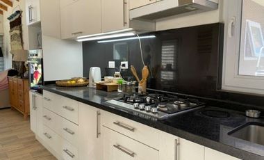 Venta Parcela Con Hermosa Casa De 3 Dorm. En Yerbas Buenas