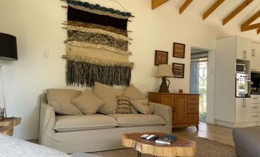 Venta Parcela Con Hermosa Casa De 3 Dorm. En Yerbas Buenas