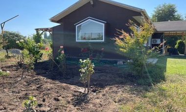 Venta Parcela Con Hermosa Casa De 3 Dorm. En Yerbas Buenas