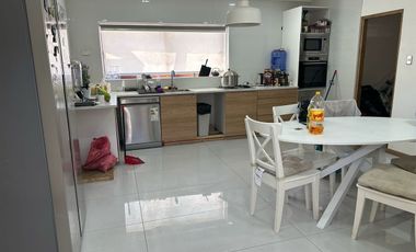 Casa En Venta En Condominio 4 Dorm. 4 Baños En Lo Miranda
