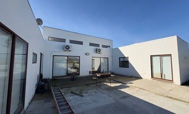 Casa En Venta En Condominio 4 Dorm. 4 Baños En Lo Miranda