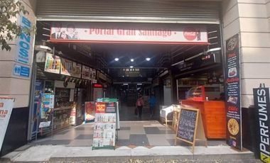 Local Comercial En Patio De Comida Santo Domingo Con Bandera