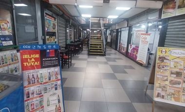 Local Comercial En Patio De Comida Santo Domingo Con Bandera