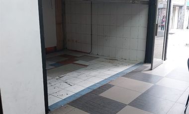 Local Comercial En Patio De Comida Santo Domingo Con Bandera