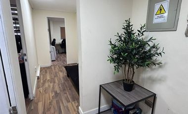 Oficina En Arriendo En Santiago Centro Con 3 Privados 1 Baño
