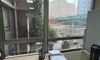 Oficina En Arriendo En Santiago Centro Con 3 Privados 1 Baño