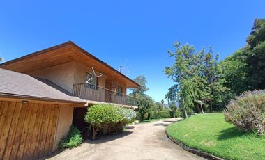 Parcela Con Casas Y Laguna Artificial En Curacaví