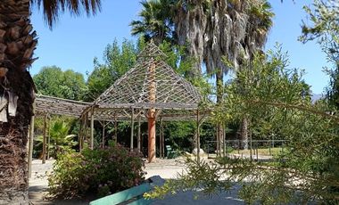 Parcela Con Casas Y Laguna Artificial En Curacaví