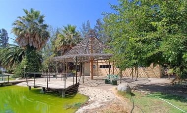 Parcela Con Casas Y Laguna Artificial En Curacaví