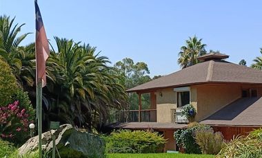 Parcela Con Casas Y Laguna Artificial En Curacaví