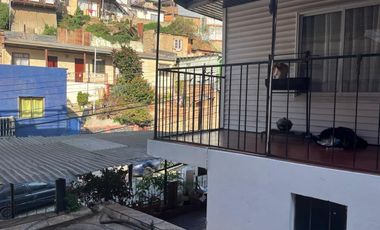 Amplia Casa De 4 Dorm En Calle Newman Valparaíso