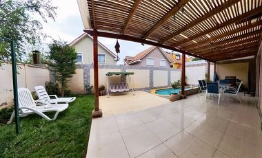 Casa En Sector Seguro Y Con Excelente Prestaciones.