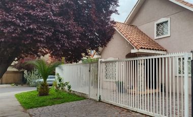 Casa En Sector Seguro Y Con Excelente Prestaciones.