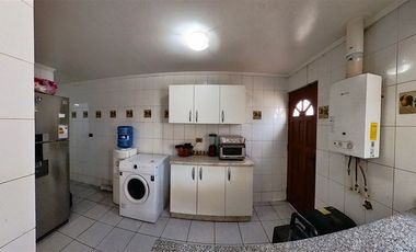 Casa En Sector Seguro Y Con Excelente Prestaciones.