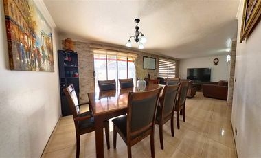 Casa En Sector Seguro Y Con Excelente Prestaciones.