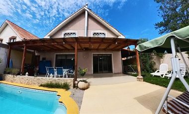 Casa En Sector Seguro Y Con Excelente Prestaciones.