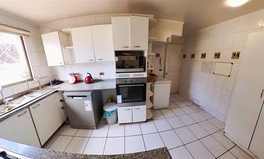 Casa En Sector Seguro Y Con Excelente Prestaciones.