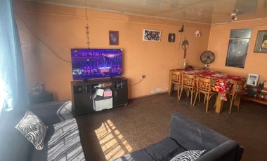 Casa en venta c/ estacionamiento en Metro San Ramón