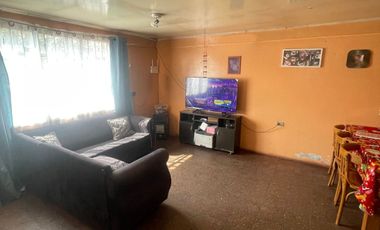 Casa en venta c/ estacionamiento en Metro San Ramón