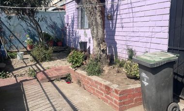 Casa en venta c/ estacionamiento en Metro San Ramón