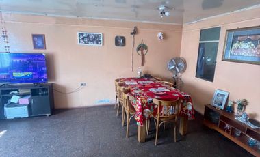 Casa en venta c/ estacionamiento en Metro San Ramón