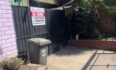 Casa en venta c/ estacionamiento en Metro San Ramón