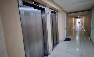 Departamento en arriendo c/ estacionamiento en Barrio República