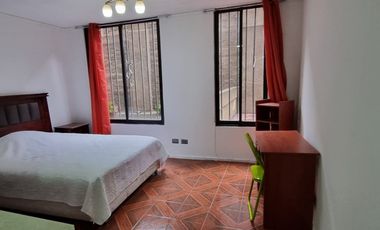 Departamento en arriendo c/ estacionamiento en Barrio República