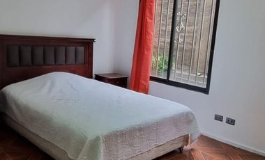 Departamento en arriendo c/ estacionamiento en Barrio República