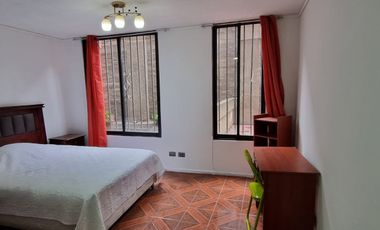 Departamento en arriendo c/ estacionamiento en Barrio República