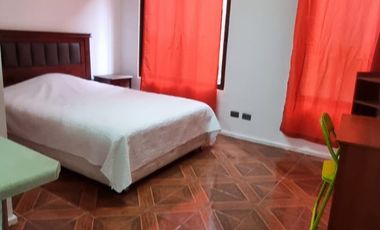 Departamento en arriendo c/ estacionamiento en Barrio República