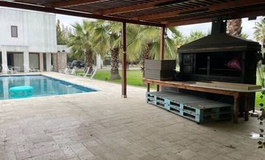 Casa En Venta De 6 Dorm. En Talca